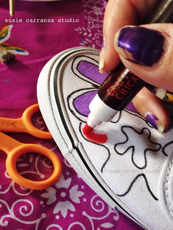 Using Crafty Chica Fabric Inks to fill in flowers - susie carranza studio