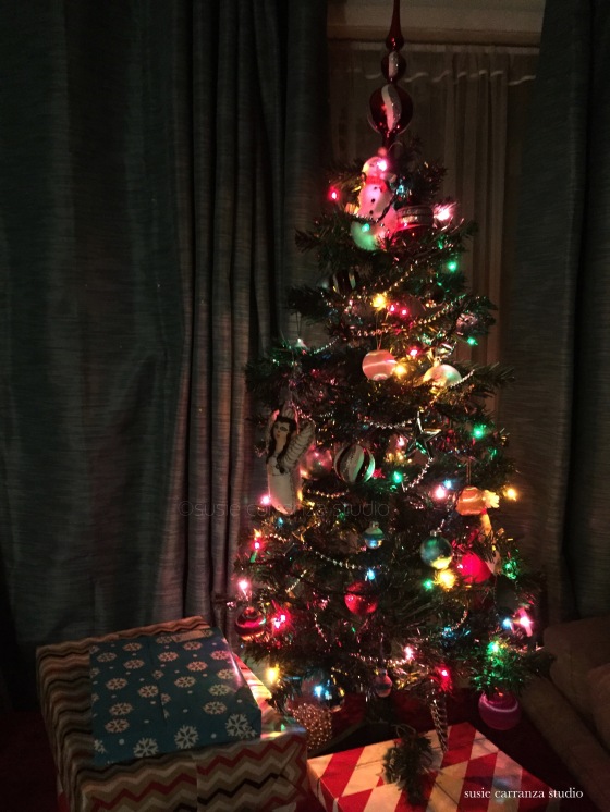 our small & sparkly Christmas tree...